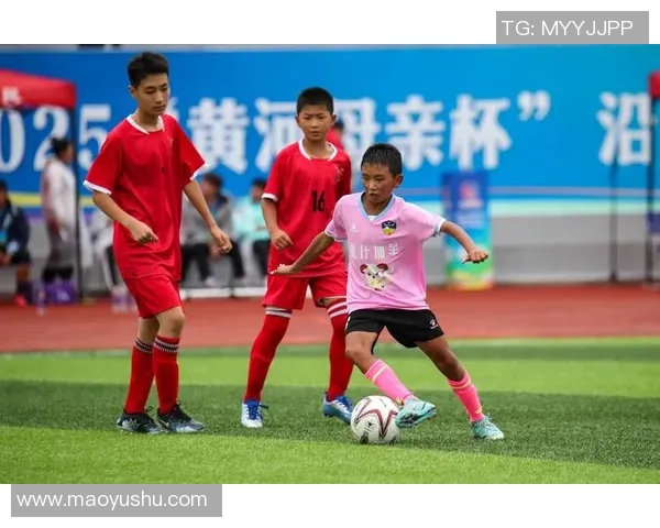 杭州足球队荣登全国足球团队协作排行榜第二名展现团队实力与默契